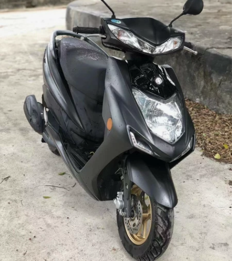 雅马哈赛鹰,二手踏板车2000多公里,前后...