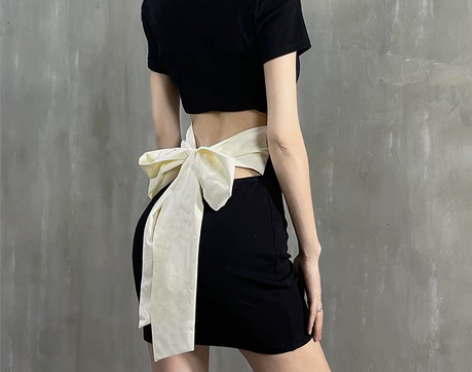 IUAE镂空露背蝴蝶结设计包臀裙女斜领漏肩...