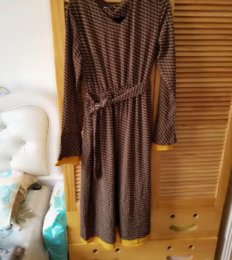 秋冬女装新款韩版印花长袖连衣裙V领喇叭袖大...