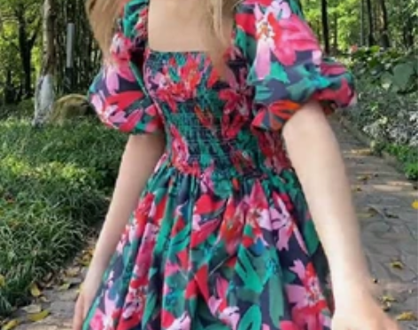 大莫莫抖音同款连衣裙夏季方领蓬蓬裙显瘦泡泡...