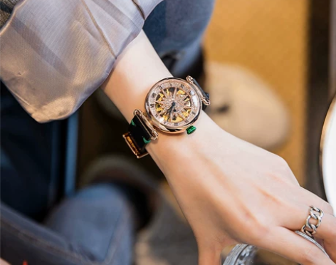 2021年新款专柜正品采用施华洛世奇元素重...