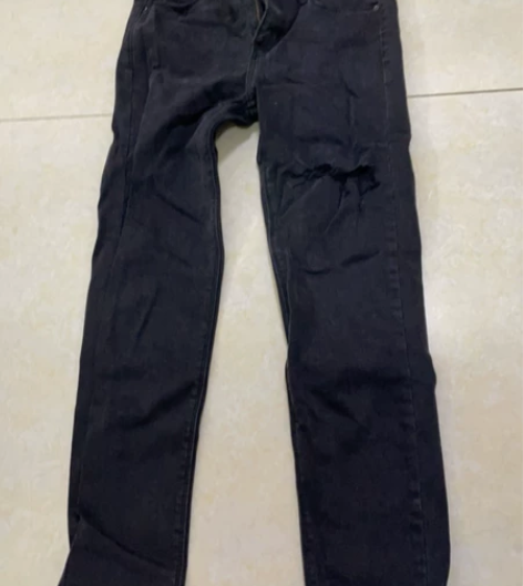 破洞牛仔裤还有m码 感兴趣的话点“我想要”...