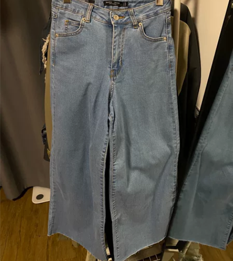 Bershka 毛边浅蓝色阔腿牛仔裤 感兴...