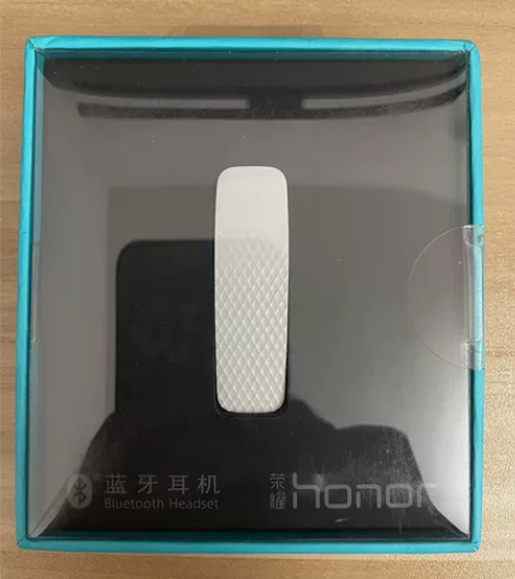 荣耀全装耳机,全新未拆封,有需要的可以捡漏...
