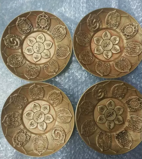 铜器鎏金碟莲花八宝图，手工制作工艺精美，花...