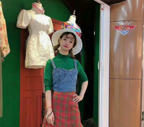 实体店朝花夕拾牛仔小吊带，穿一次 感兴趣的...