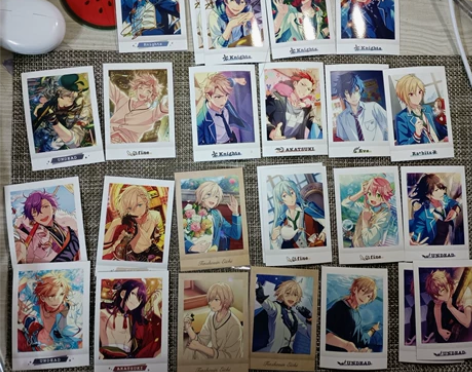 【出】出出拍立得v4 v6读博产物 金银签...