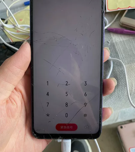 vivoy5s，内存不详，外爆，有屏幕锁。...