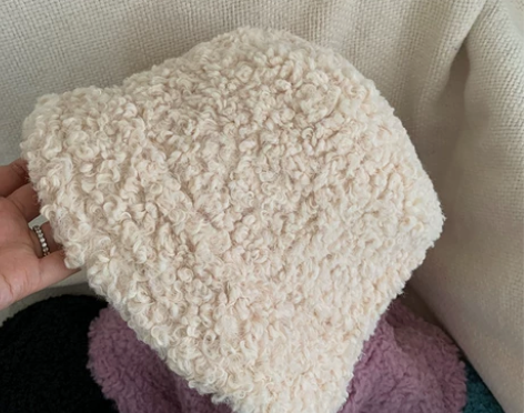 ?施薇靓家渔夫帽，全新～奶呼呼的 感兴趣的...