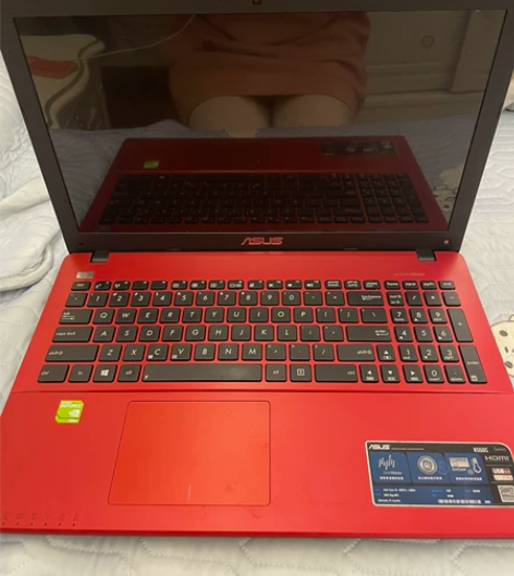 华硕手提电脑大红色 如图所示  需要的自己...