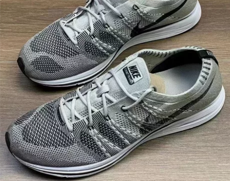 耐克运动鞋，42码，具体咨询！ 感兴趣的话...