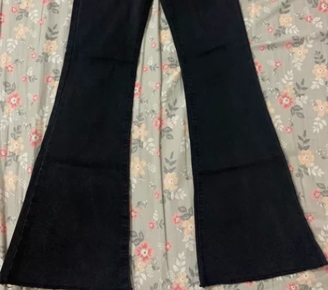 弹力喇叭牛仔裤,s码,腰围60可以拉伸,裤...