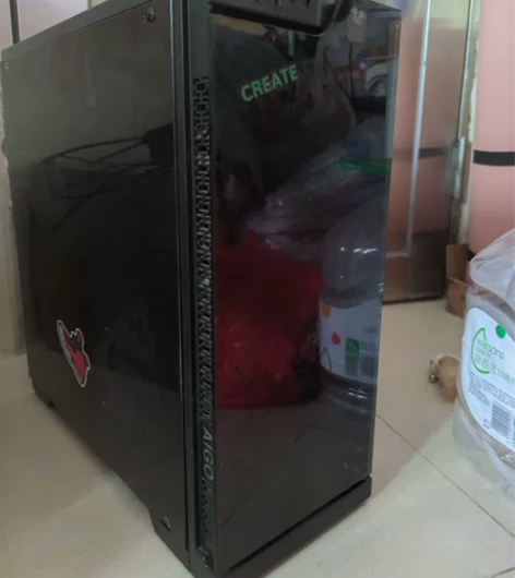 爱国者AIGO电脑主机机箱 快递压，有点变...