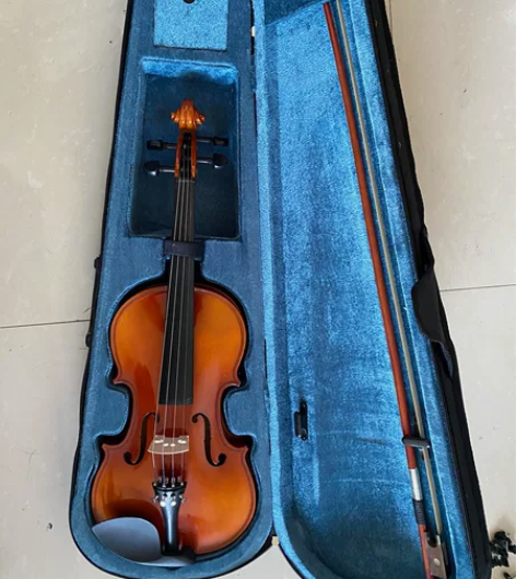 4/4小提琴 本地博雅琴行买的。七百多买了...