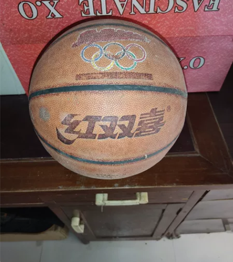 红双喜篮球，孩子上中学买的，现在闲置转让。...