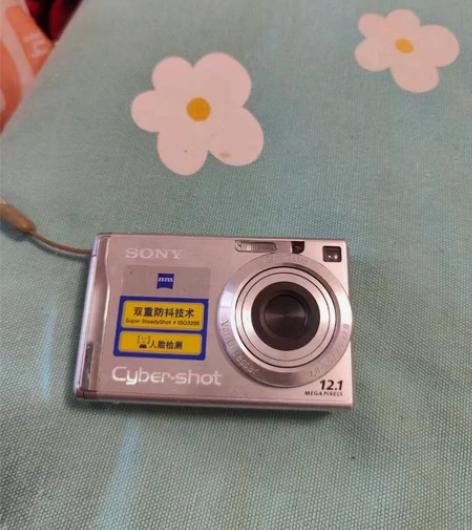 索尼w200， 1210万像素，3倍变焦，...