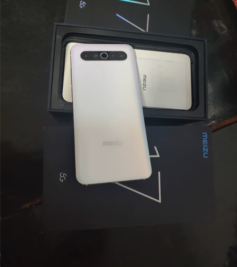 魅族17梦幻独角兽 8+256GB，外观比...