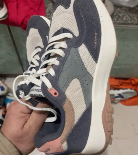 李宁休闲运动鞋！9新！未打理！无盒不议价！...