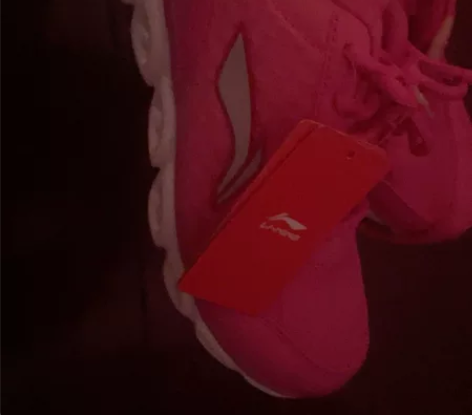 李宁女鞋 商标还在全新 感兴趣的话点“我想...