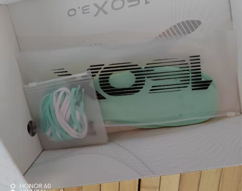 特步160三代，只穿过一次懒得洗了，买到就...