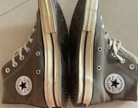 匡威 19年购入没穿几次 但是放着有点发黄...