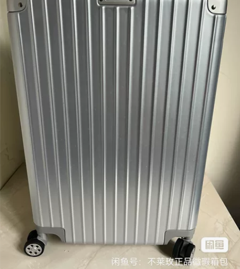 精冠行李箱24寸拉杆箱 全新正品，顶上破了...
