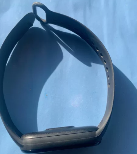 小米手环5（无nfc)。带原装充电线。 感...