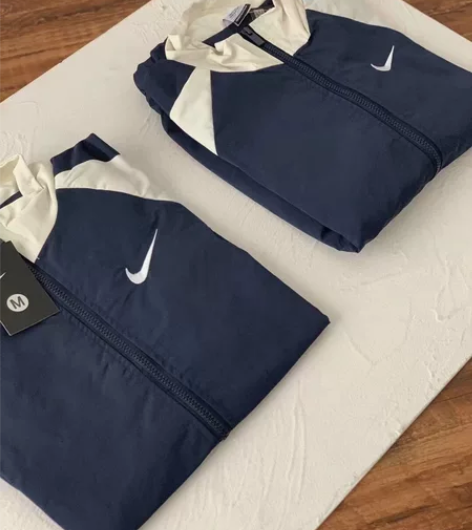 NIKELAB耐克情侣款外套复古校服 全身...