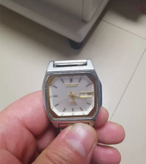 几十年前的老西铁城全自动手表，走时正常，日...