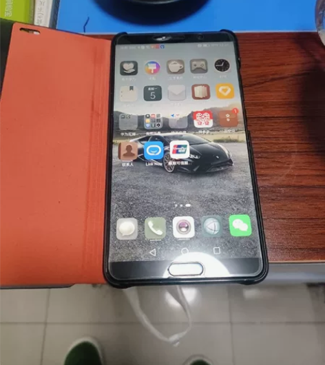 华为mate10备用机，后盖角碎了一点点剩...