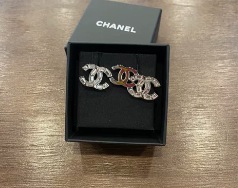 Chanel 香奈儿 金属与水钻 双C耳环...