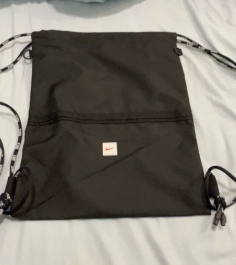 Nike背包手提袋篮球包，全新赠品 感兴趣...