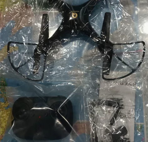 四轴无人机飞行器，附带说明书，电池，有轻微...