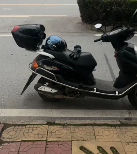 铃木宇砖踏板摩托车 感兴趣的话点“我想要”...