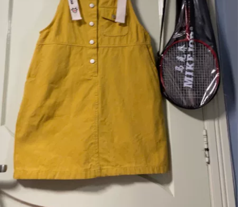 闲置牛仔背带裙一条 只洗过一次轻微穿着痕迹...