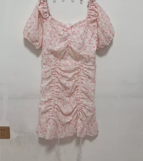 泡泡袖褶皱碎花连衣裙女夏可盐可甜少女裙子收...