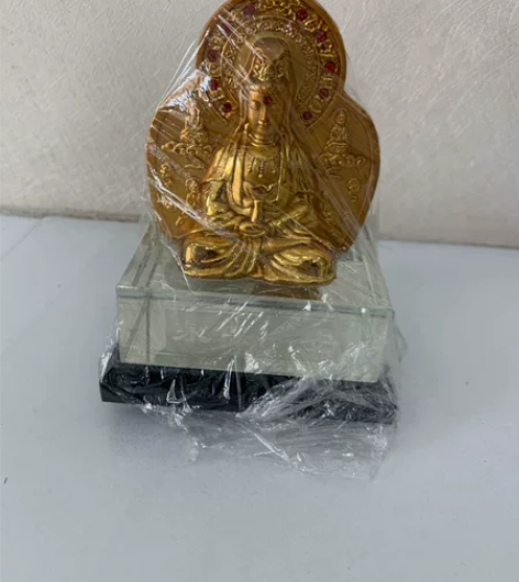 店铺关门了，赔钱处理汽车摆件 感兴趣的话点...