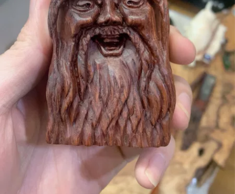 精美手工红花梨木雕摆件，题材:老寿星，材质...