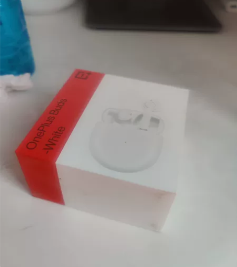 一加耳机的 盒子  10元自提  或者到付...