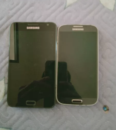 三星手机：一台开机E300s，一台没电池l...