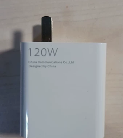 小米120W充电器，黑鲨手机也可以使用。给...