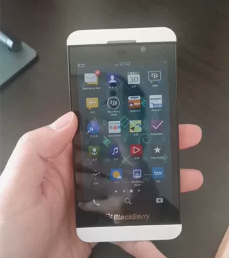 黑莓Z10手机Blackberry 八成新...