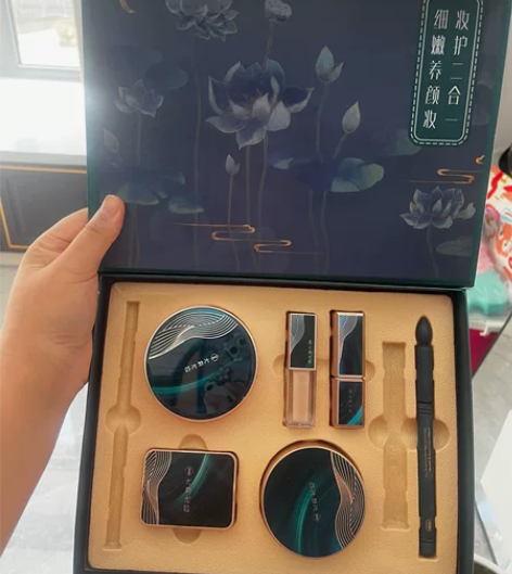 气垫，遮瑕，口红，眼线笔，眼影，散粉礼盒装...