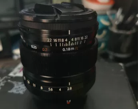 富士微单镜头:XF14MM F2.8 镜身...