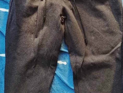 出闲置的加绒卫裤，应该是薄绒，不算太厚，质...