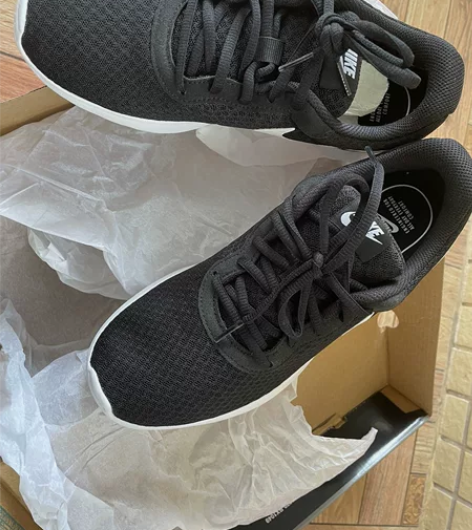 Nike运动鞋，全新，尺码不适合，低价出售...