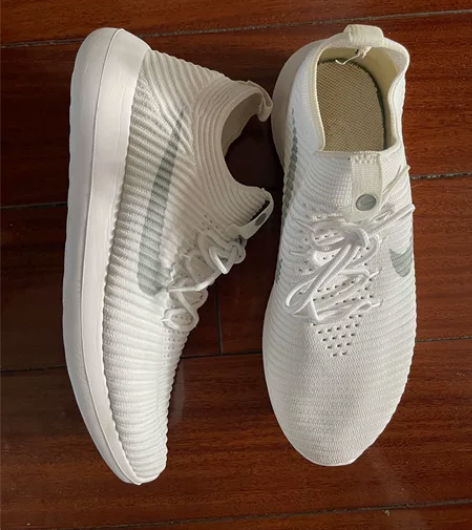 NIKE耐克跑步鞋轻便透气运动鞋，42码，...