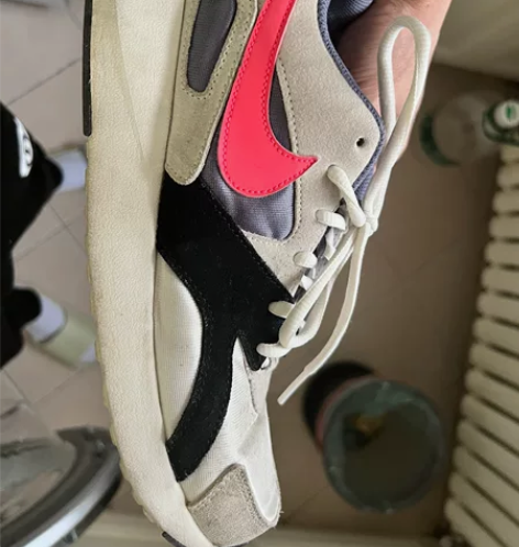 nike air pantheos 42....