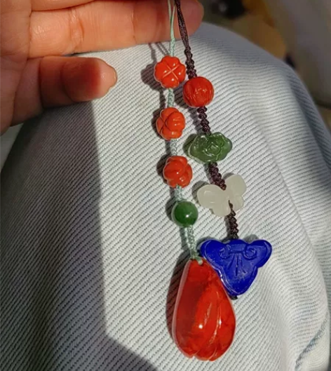 手工DIY手机挂绳，配饰都是天然水晶南红碧...