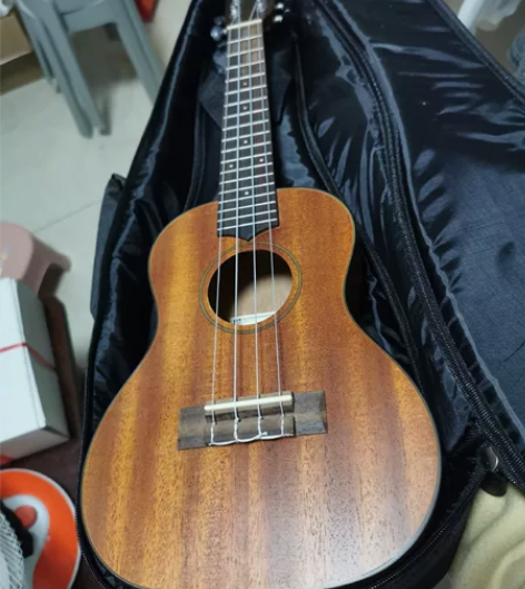 尤克里里,只用过几次,便宜转卖,送琴包还有...